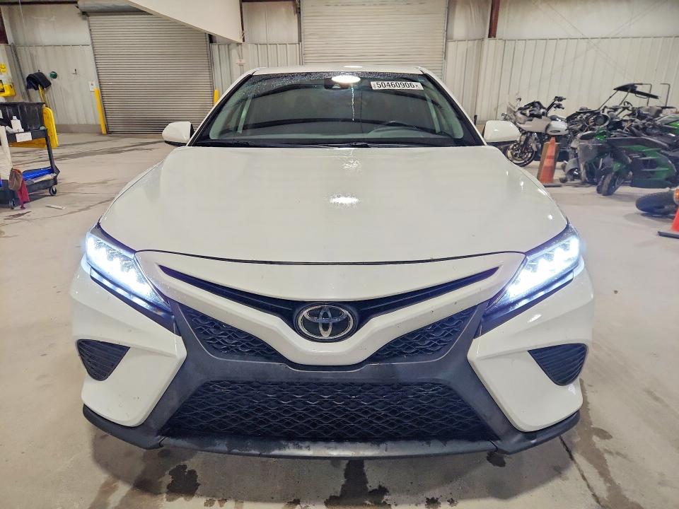 50460906 :رقم المزاد ، 4T1B11HK9KU192737 vin ، 2019 Toyota Camry مزاد بيع