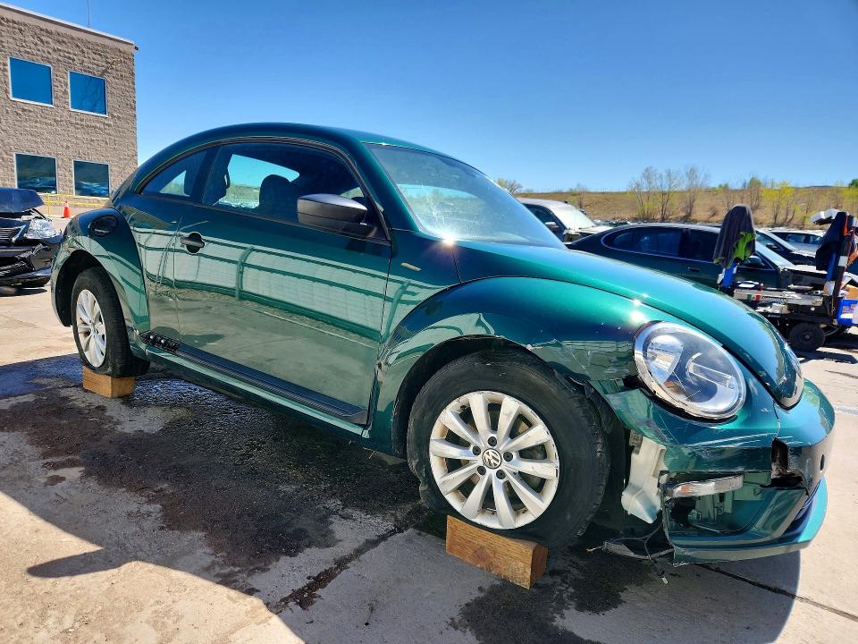 49733546 :رقم المزاد ، 3VWF17AT8HM609867 vin ، 2017 Volkswagen Beetle مزاد بيع