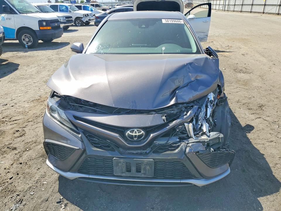 50199606 :رقم المزاد ، 4T1K61AK9NU621374 vin ، 2022 Toyota Camry مزاد بيع