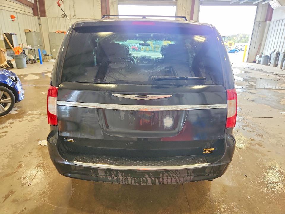51023826 :رقم المزاد ، 2C4RC1BG3FR715416 vin ، 2015 Chrysler Town & Country مزاد بيع