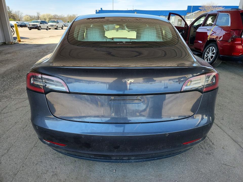 48972486 :رقم المزاد ، 5YJ3E1EB1JF089708 vin ، 2018 Tesla Model 3 مزاد بيع