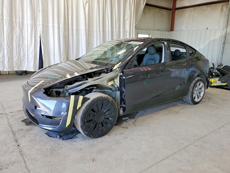 Auction sale of the 2024 Tesla Model Y, vin: 7SAYGDEE2RA254981, lot number: 76751455