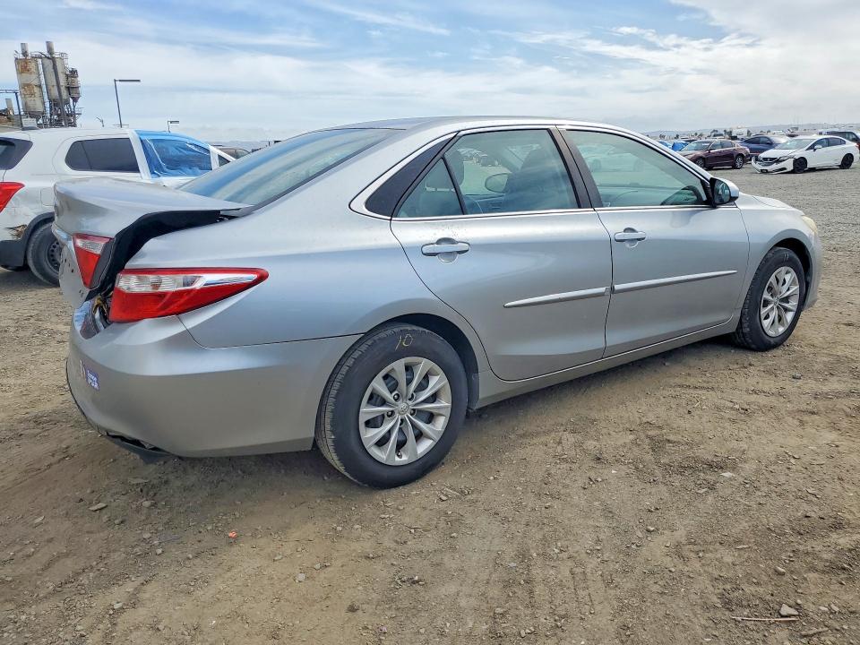 49441176 :رقم المزاد ، 4T1BF1FK1FU039537 vin ، 2015 Toyota Camry مزاد بيع