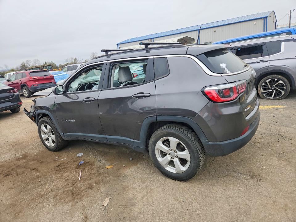 49215986 :رقم المزاد ، 3C4NJDBB2JT480247 vin ، 2018 Jeep Compass مزاد بيع