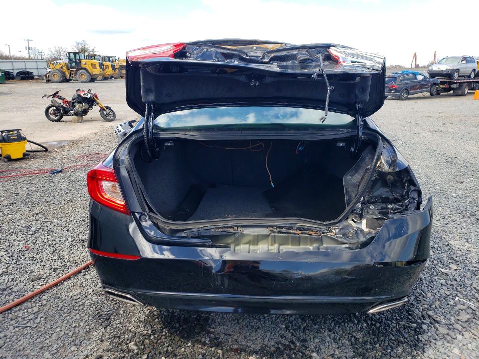 48932216 :رقم المزاد ، 1HGCV1F33JA205220 vin ، 2018 Honda Accord مزاد بيع
