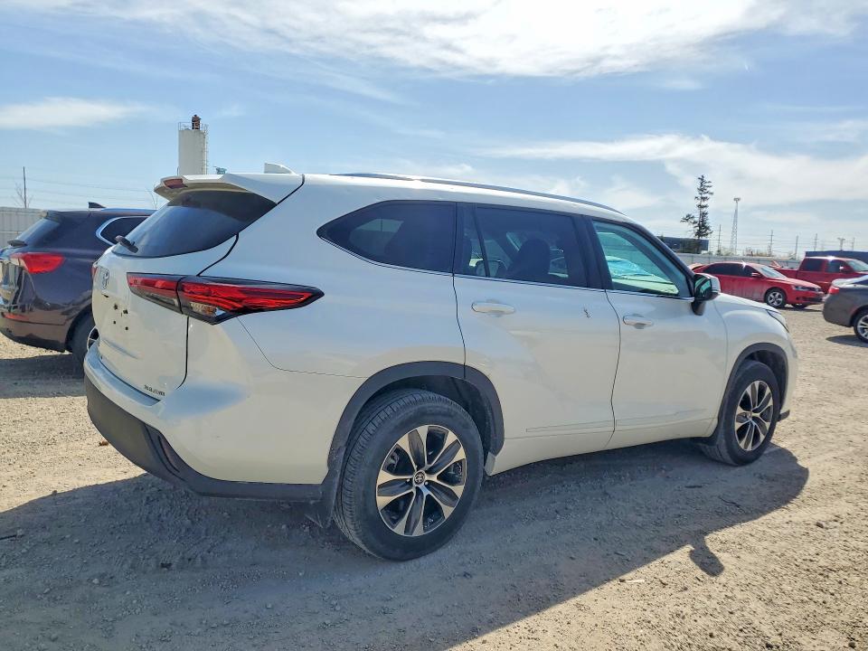2021 Toyota Highlander მანქანა იყიდება აუქციონზე, vin: 5TDGZRBHXMS553169, აუქციონის ნომერი: 49736166