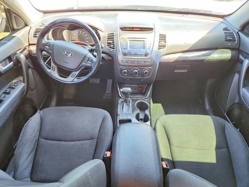 50903156 :رقم المزاد ، 5XYKTCA6XFG553942 vin ، 2015 Kia Sorento مزاد بيع