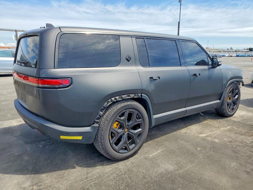 49705566 :رقم المزاد ، 7PDSGABA1PN028086 vin ، 2023 Rivian R1s مزاد بيع