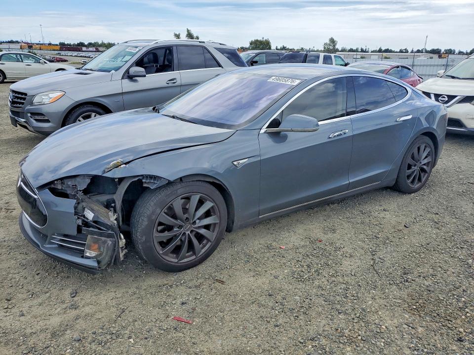 2013 Tesla Model S მანქანა იყიდება აუქციონზე, vin: 5YJSA1CN3DFP28230, აუქციონის ნომერი: 49605876