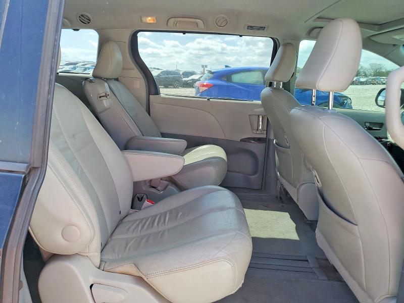 47423366 :رقم المزاد ، 5TDYK3DC7CS232289 vin ، 2012 Toyota Sienna مزاد بيع