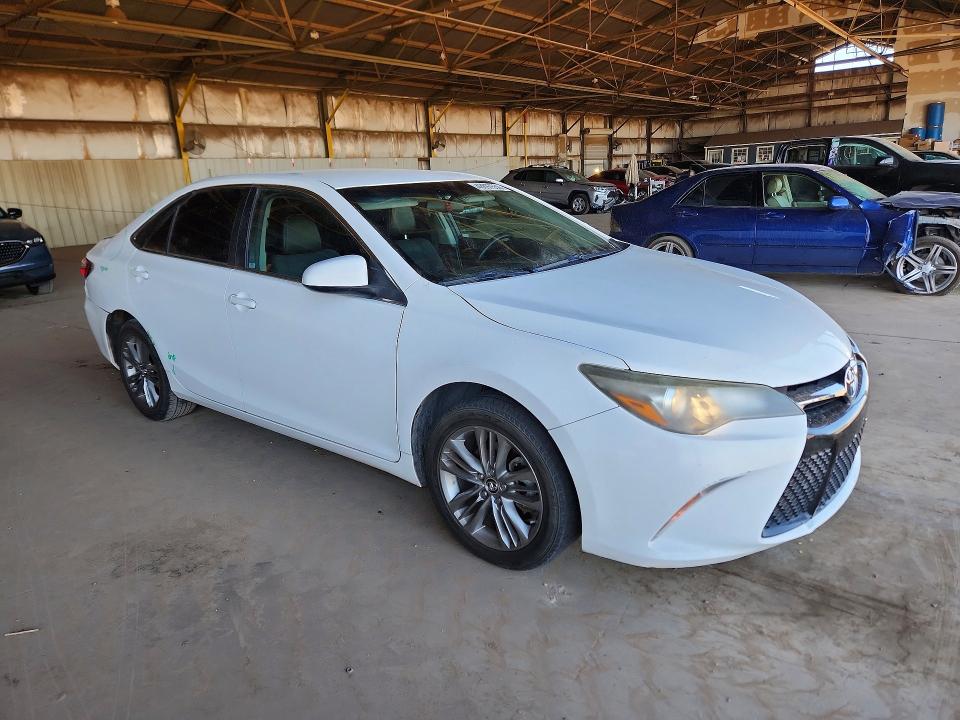 48697536 :رقم المزاد ، 4T1BF1FK2GU141852 vin ، 2016 Toyota Camry مزاد بيع