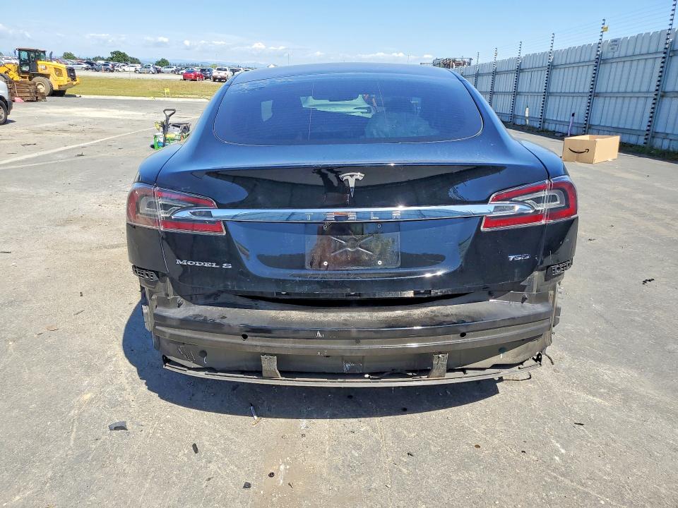 51371646 :رقم المزاد ، 5YJSA1E27JF280895 vin ، 2018 Tesla Model S مزاد بيع