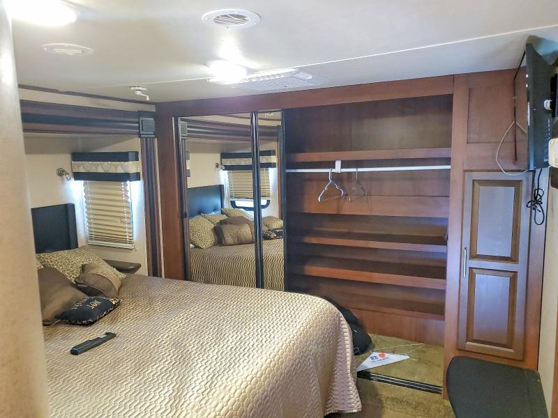48651976 :رقم المزاد ، 1UJCJSBU7F1920054 vin ، 2015 Jay Trailers مزاد بيع