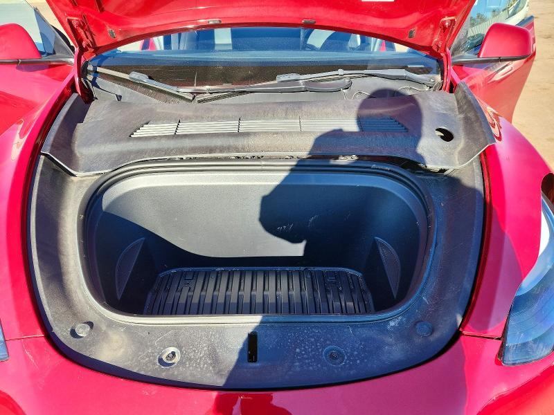 49227026 :رقم المزاد ، 7SAYGDEF5NF575273 vin ، 2022 Tesla Model Y مزاد بيع