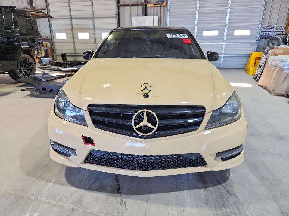 Продажа на аукционе авто 2013 Mercedes-benz C, vin: WDDGF4HB1DR293392, номер лота: 49324216