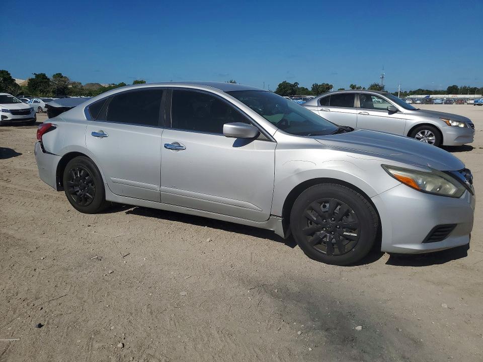2017 Nissan Altima მანქანა იყიდება აუქციონზე, vin: 1N4AL3AP0HN310145, აუქციონის ნომერი: 51152406