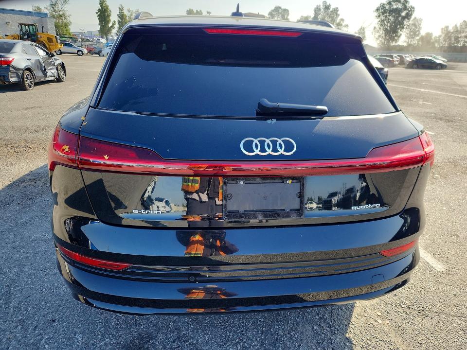 50128526 :رقم المزاد ، WA1AABGE4NB022555 vin ، 2022 Audi E-tron مزاد بيع