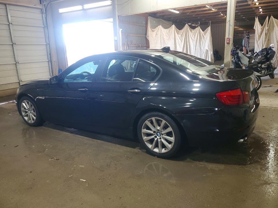 51411826 :رقم المزاد ، WBAFR1C56BDV81512 vin ، 2011 Bmw 528 مزاد بيع