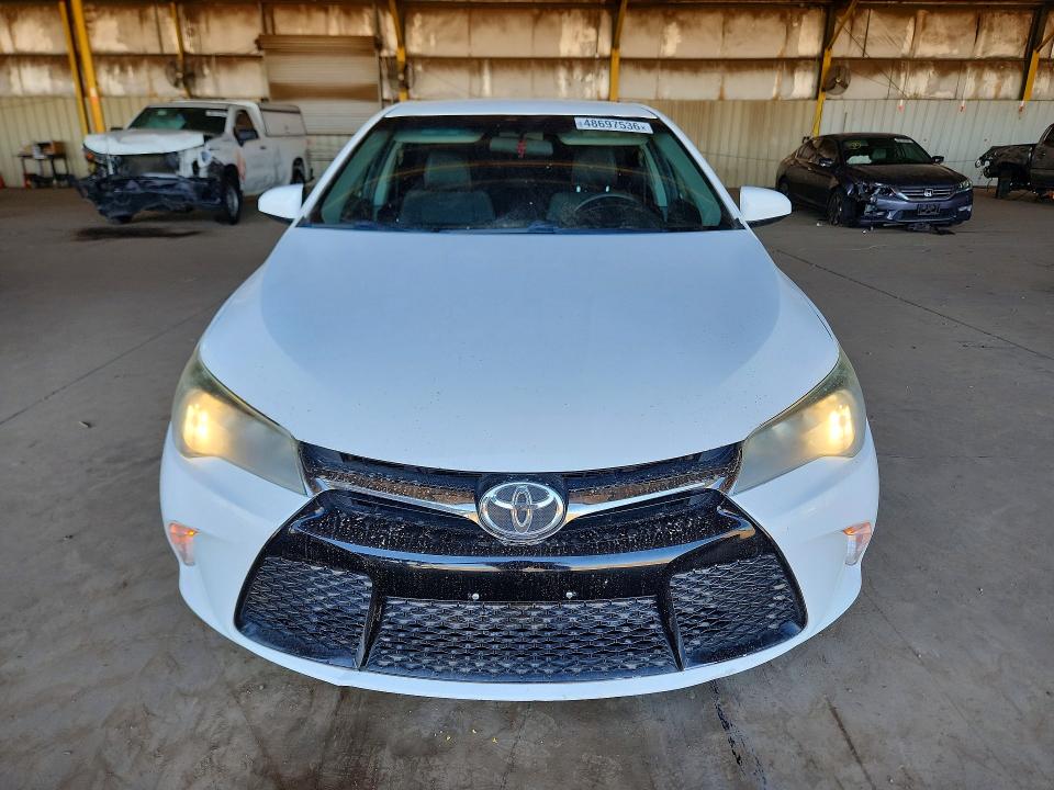 48697536 :رقم المزاد ، 4T1BF1FK2GU141852 vin ، 2016 Toyota Camry مزاد بيع