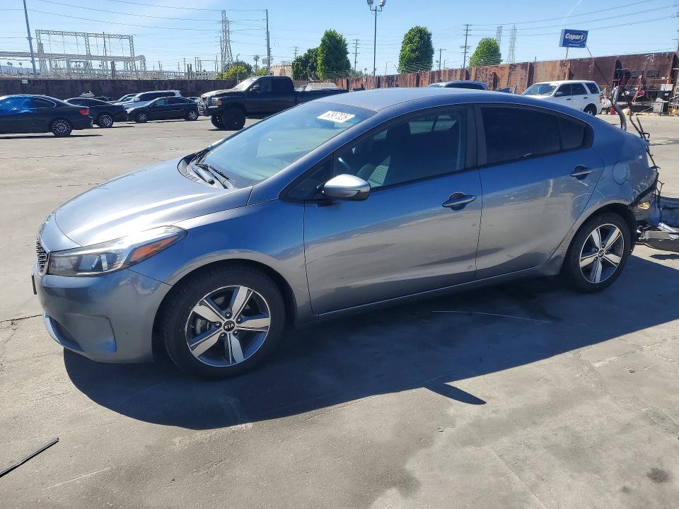 50987026 :رقم المزاد ، 3KPFL4A74JE281829 vin ، 2018 Kia Forte مزاد بيع
