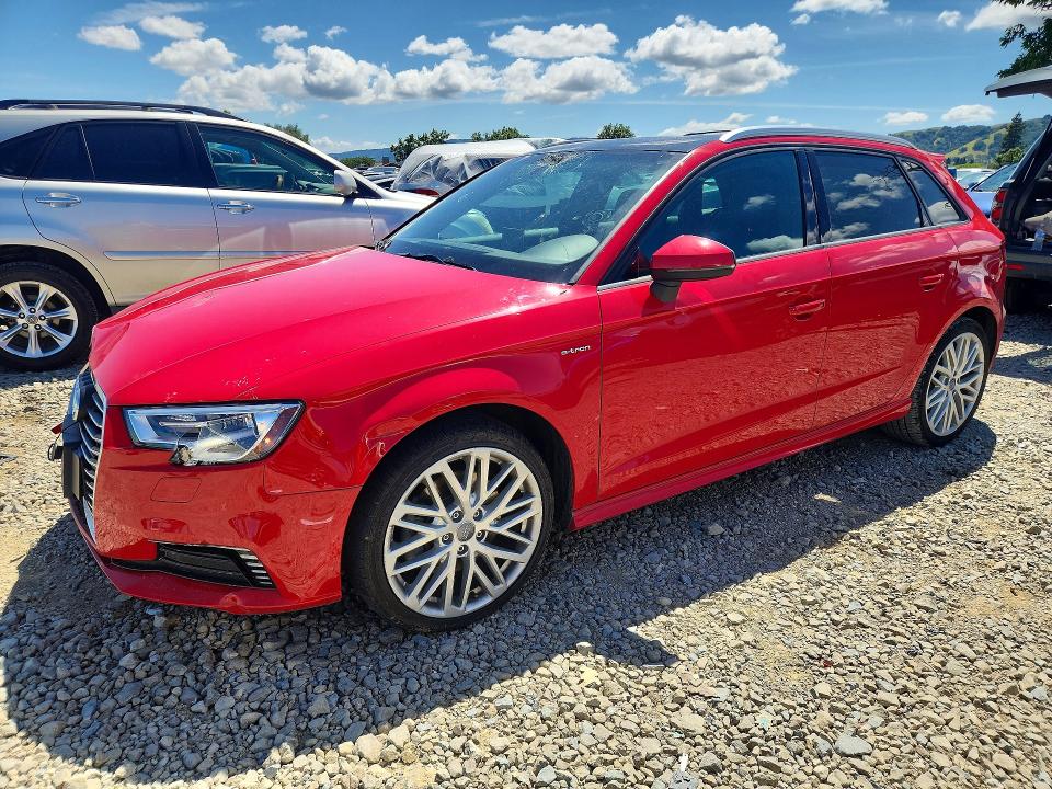 2018 Audi A3 მანქანა იყიდება აუქციონზე, vin: WAUUPBFF8JA082010, აუქციონის ნომერი: 49951326