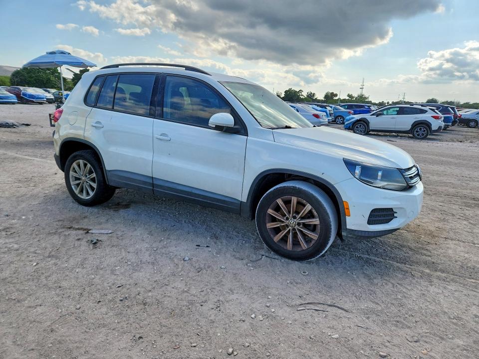 2017 Volkswagen Tiguan მანქანა იყიდება აუქციონზე, vin: WVGAV7AX7HK046978, აუქციონის ნომერი: 51856736