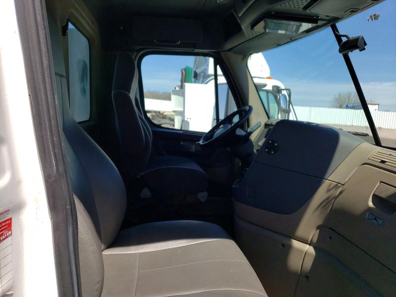 Продаж на аукціоні авто 2016 Freightliner Cascadia 125, vin: 1FUBGEDV9HLHL6948, номер лоту: 50617216