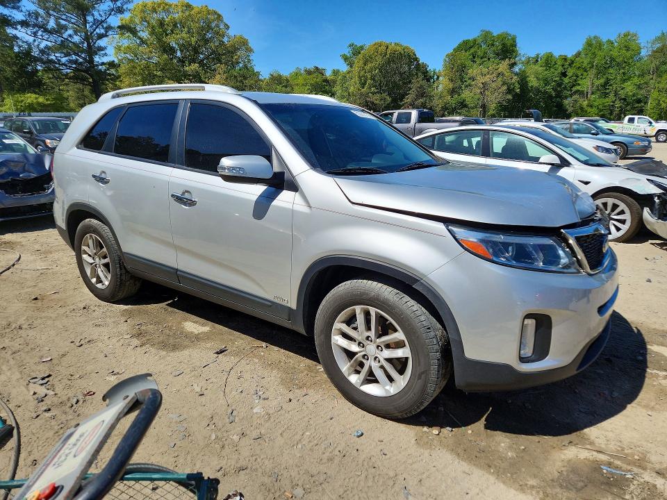 50903156 :رقم المزاد ، 5XYKTCA6XFG553942 vin ، 2015 Kia Sorento مزاد بيع
