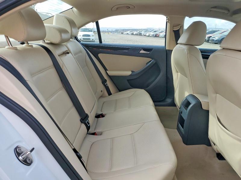 48014366 :رقم المزاد ، 3VWL17AJ4GM233331 vin ، 2016 Volkswagen Jetta مزاد بيع