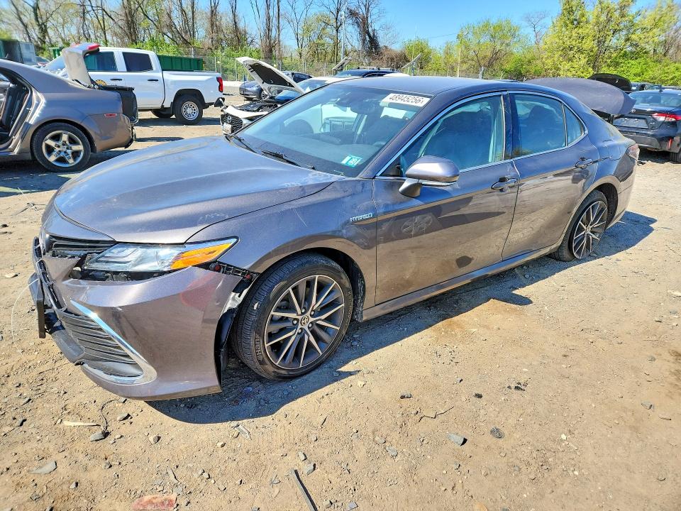 48945256 :رقم المزاد ، 4T1F31AK6MU555309 vin ، 2021 Toyota Camry Hybrid مزاد بيع