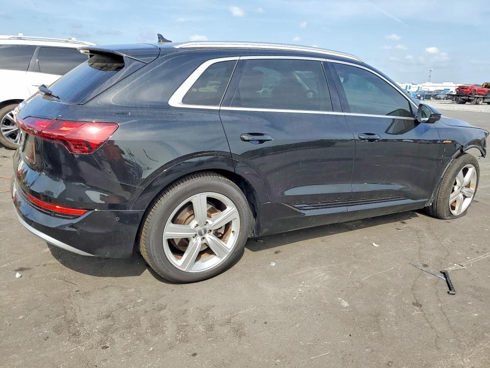 Продаж на аукціоні авто 2019 Audi E-tron, vin: WA1LAAGE1KB023001, номер лоту: 47993406