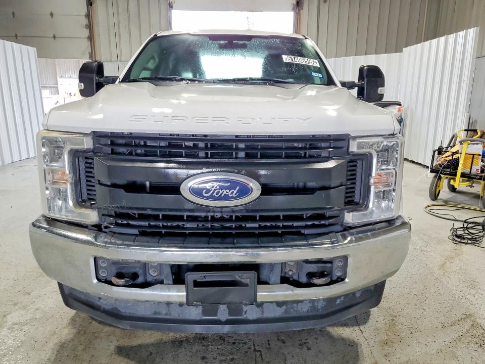 51406596 :رقم المزاد ، 1FT7W2B65JED06271 vin ، 2018 Ford F250 مزاد بيع