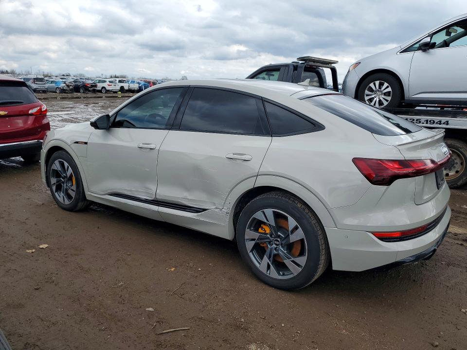 2022 Audi E-tron მანქანა იყიდება აუქციონზე, vin: WA13AAGE2NB010259, აუქციონის ნომერი: 49649566