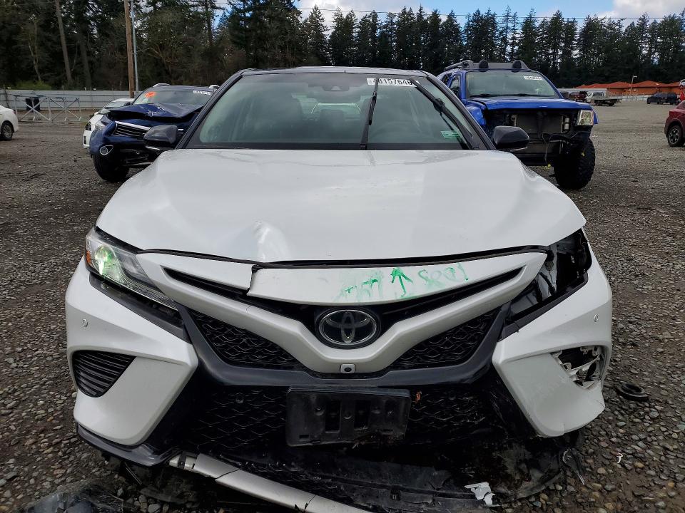 48157646 :رقم المزاد ، 4T1BZ1HK6JU001640 vin ، 2018 Toyota Camry مزاد بيع