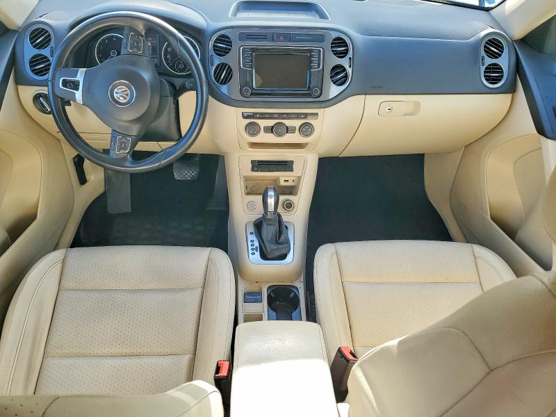 49466056 :رقم المزاد ، WVGAV7AX8HK037951 vin ، 2017 Volkswagen Tiguan مزاد بيع