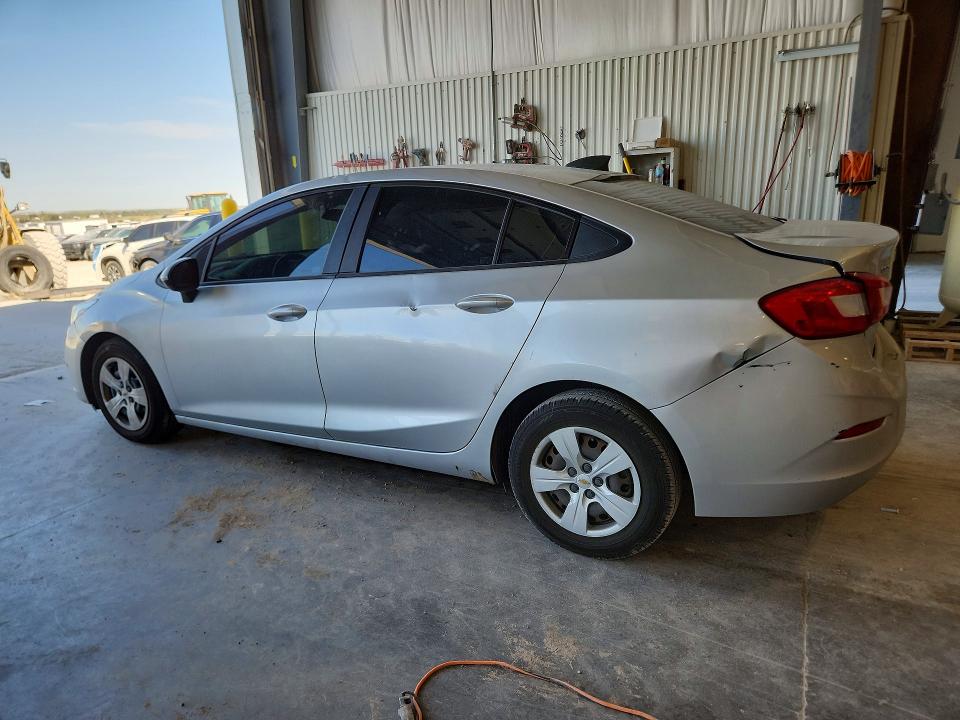 50277086 :رقم المزاد ، 1G1BC5SM8H7271381 vin ، 2017 Chevrolet Cruze مزاد بيع