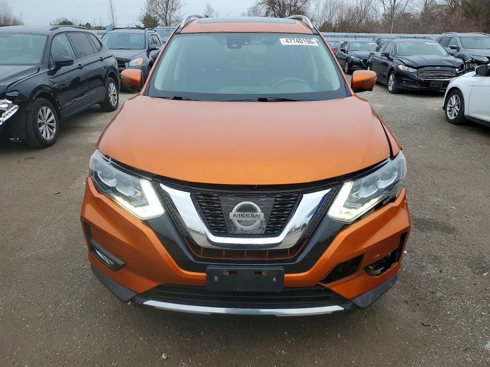 47740196 :رقم المزاد ، 5N1AT2MV9HC800122 vin ، 2017 Nissan Rogue مزاد بيع