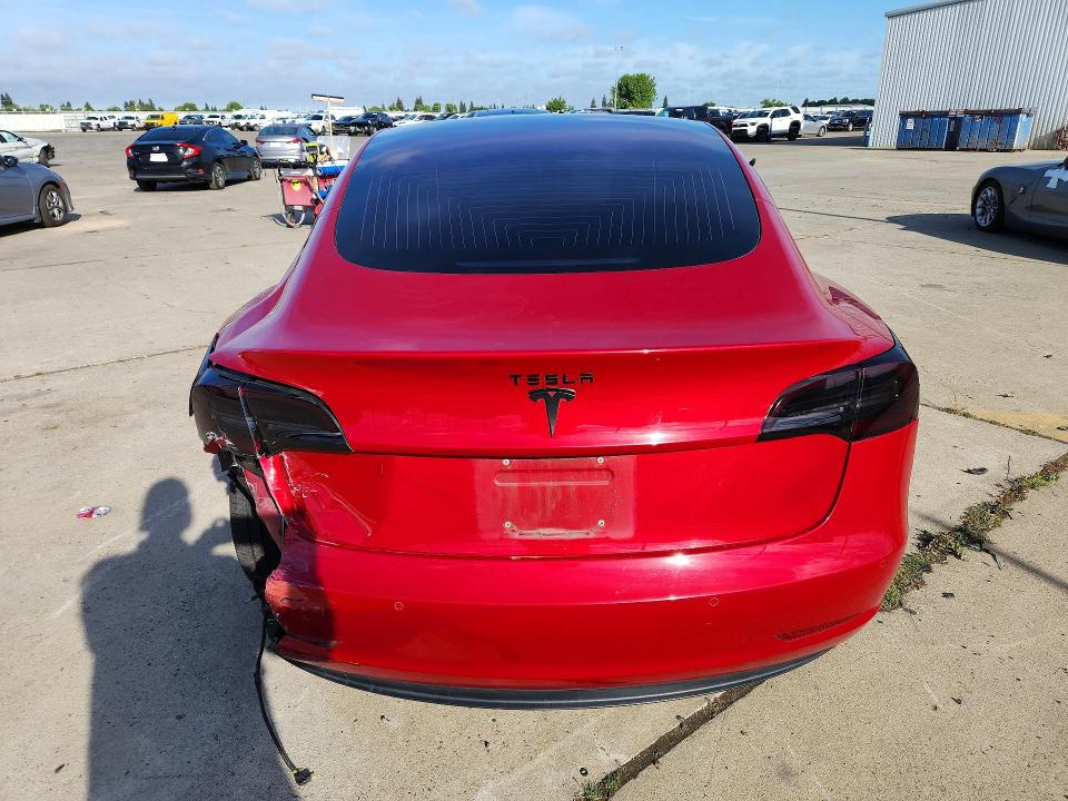 49672946 :رقم المزاد ، 5YJ3E1EA8JF049021 vin ، 2018 Tesla Model 3 مزاد بيع