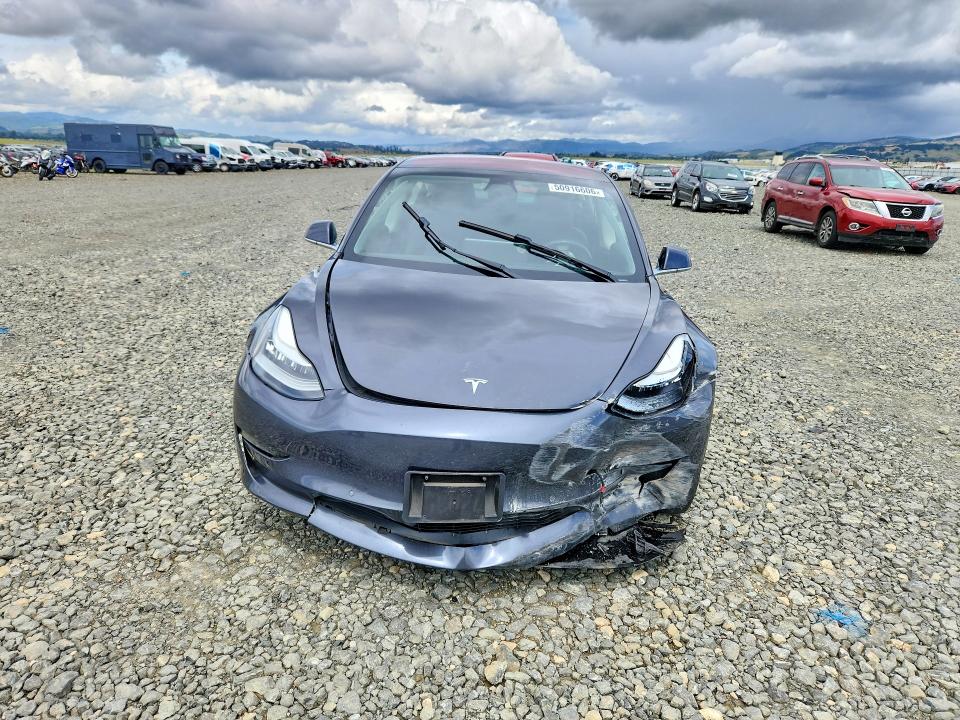 50916606 :رقم المزاد ، 5YJ3E1EB2JF086848 vin ، 2018 Tesla Model 3 مزاد بيع