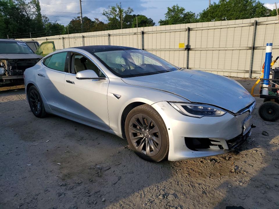 48327806 :رقم المزاد ، 5YJSA1E27HF231691 vin ، 2017 Tesla Model S مزاد بيع
