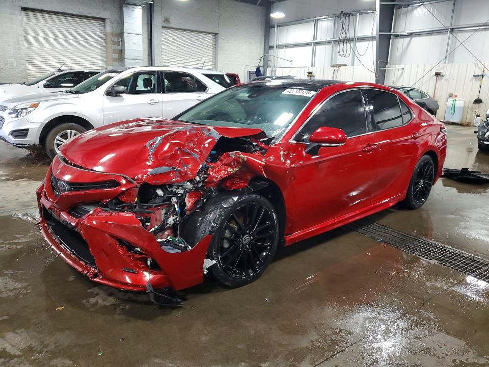 48700126 :رقم المزاد ، 4T1K61BK2NU056223 vin ، 2022 Toyota Camry مزاد بيع