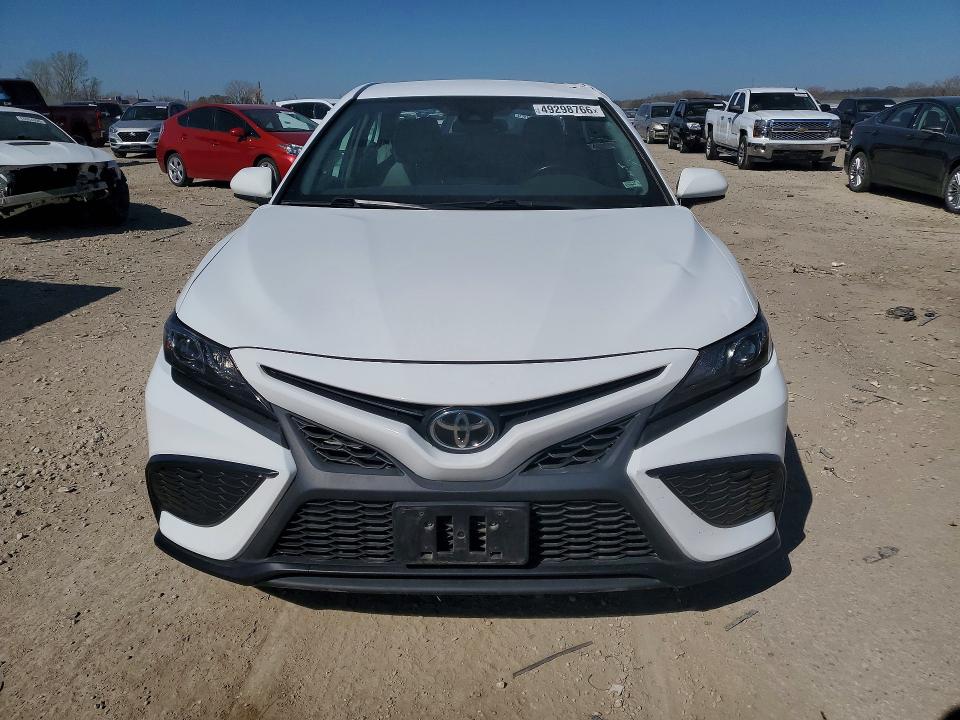 49298766 :رقم المزاد ، 4T1G11AK8MU541762 vin ، 2021 Toyota Camry مزاد بيع