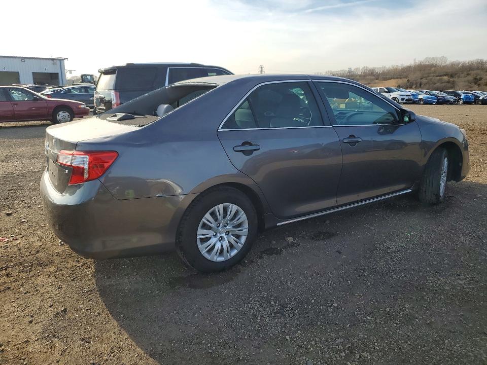 49051256 :رقم المزاد ، 4T4BF1FK2ER433245 vin ، 2014 Toyota Camry مزاد بيع
