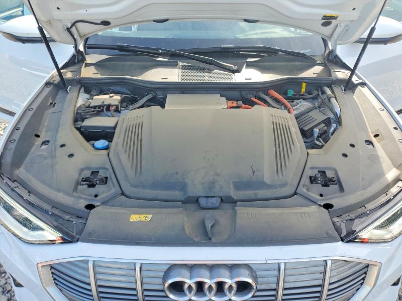 2022 Audi E-tron მანქანა იყიდება აუქციონზე, vin: WA1LAAGE4NB032523, აუქციონის ნომერი: 48898336
