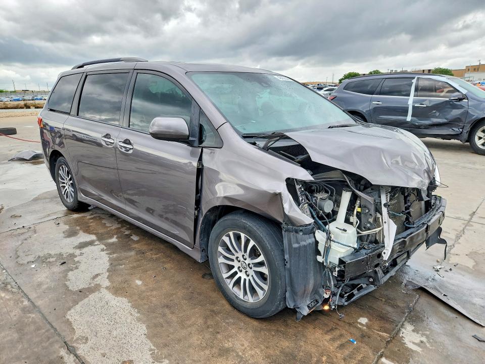 48432566 :رقم المزاد ، 5TDYZ3DC0KS019274 vin ، 2019 Toyota Sienna مزاد بيع