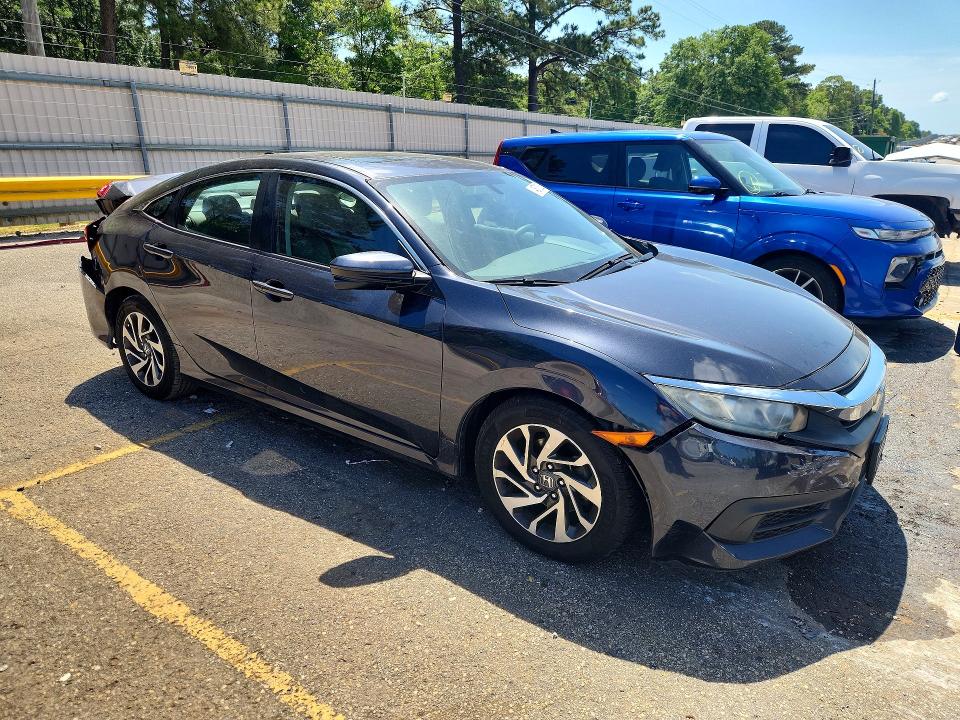 2018 Honda Civic მანქანა იყიდება აუქციონზე, vin: 2HGFC2F71JH586322, აუქციონის ნომერი: 48713026