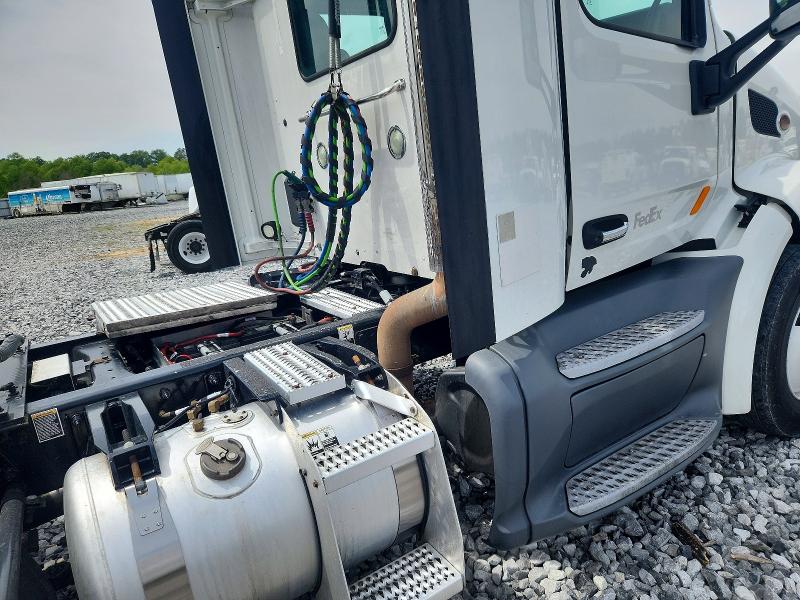 Продажа на аукционе авто 2018 Peterbilt 579, vin: 1XPBA48X4JD478378, номер лота: 50602896