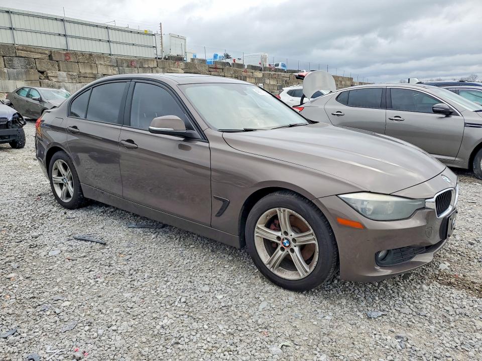 48861066 :رقم المزاد ، WBA3C3G52ENR25894 vin ، 2014 Bmw 320 مزاد بيع