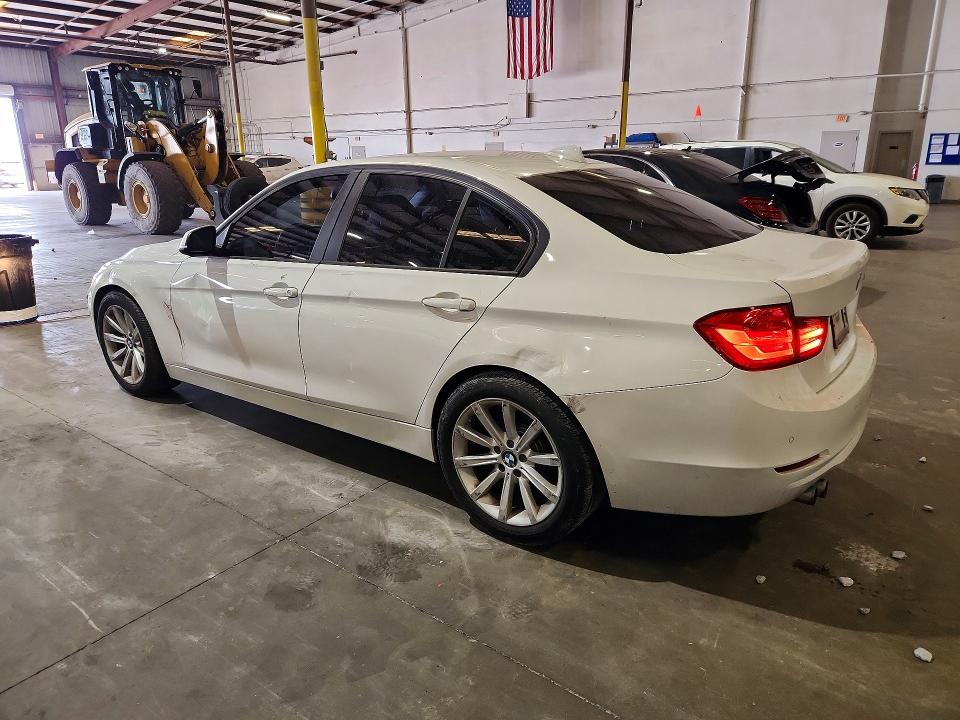 51149566 :رقم المزاد ، WBA3A5G53ENP30114 vin ، 2014 Bmw 328 مزاد بيع