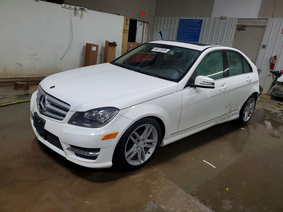 Продаж на аукціоні авто 2013 Mercedes-benz C, vin: WDDGF8AB5DR290996, номер лоту: 49572536